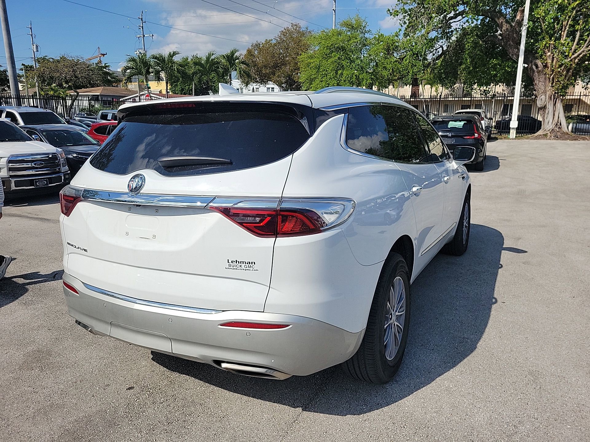 Used 2023 Buick Enclave Essence image 12
