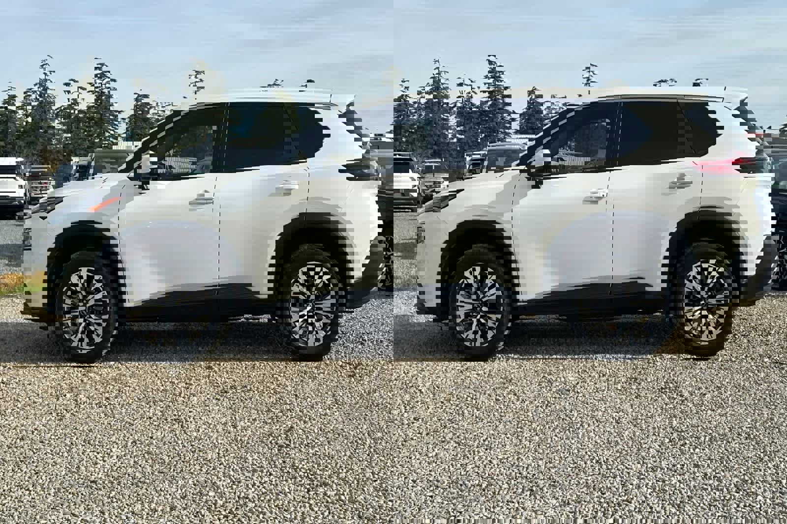 Used 2023 Nissan Rogue SV image 6