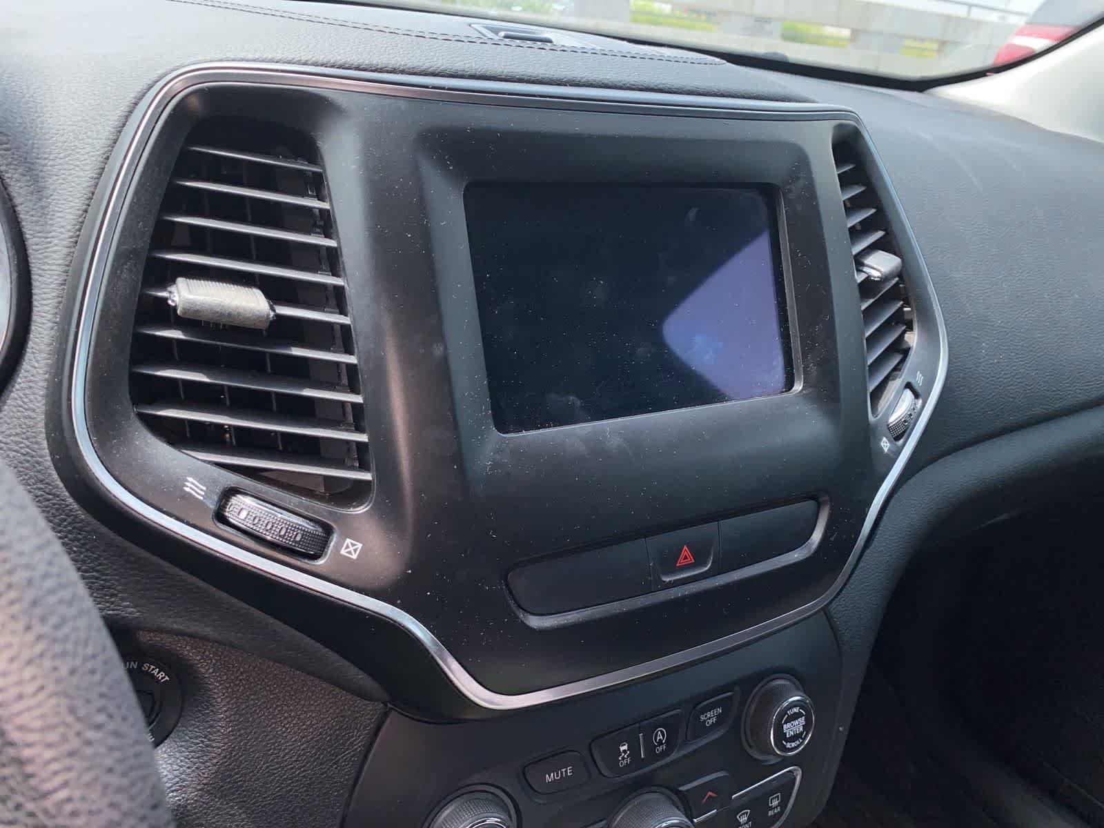 Used 2019 Jeep Cherokee Latitude w/ Popular Appearance Group FWD image 10