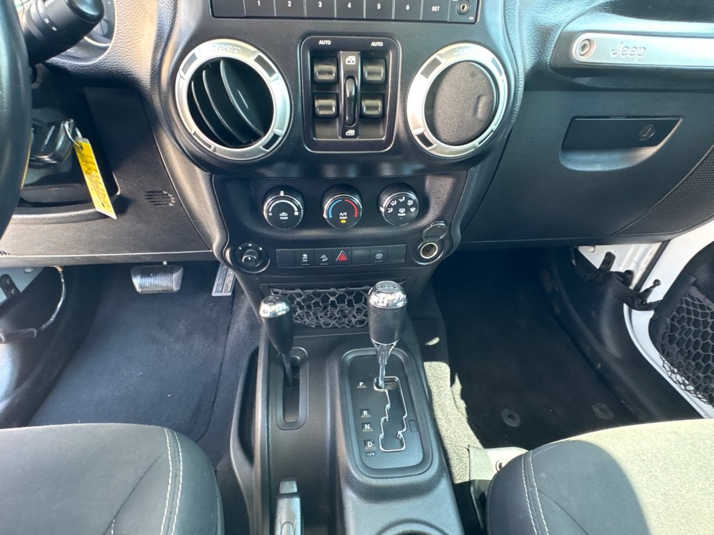 Used 2018 Jeep Wrangler Unlimited Sahara AWD/4WD image 23