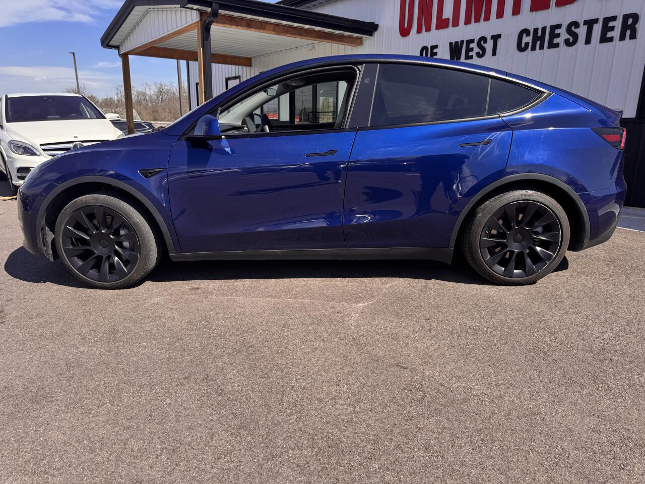 Used 2024 Tesla Model Y Long Range 4dr Crossover image 12