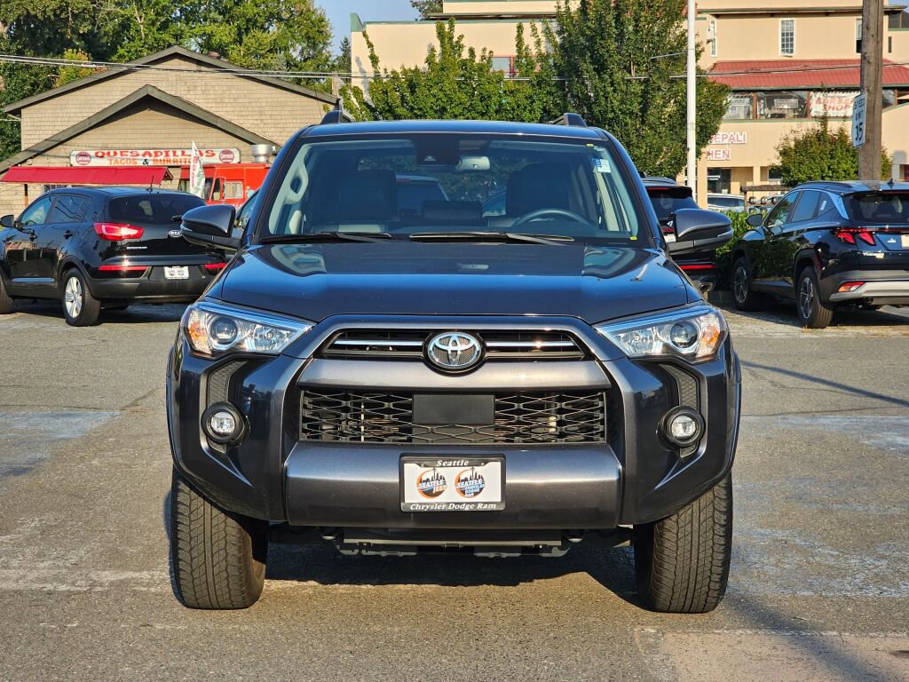 Used 2022 Toyota 4Runner SR5 Premium image 3
