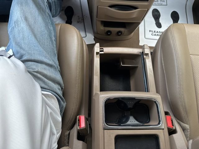 Used 2016 Chrysler Town & Country Touring-L w/ Driver Convenience Group image 27