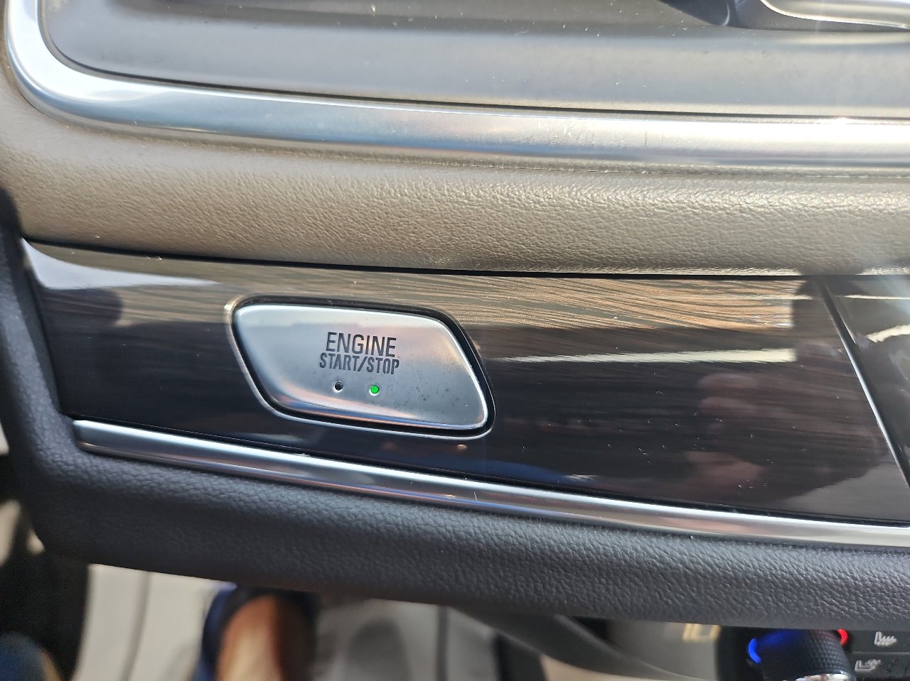 Used 2022 Buick Enclave Premium w/ Experience Buick Package image 31