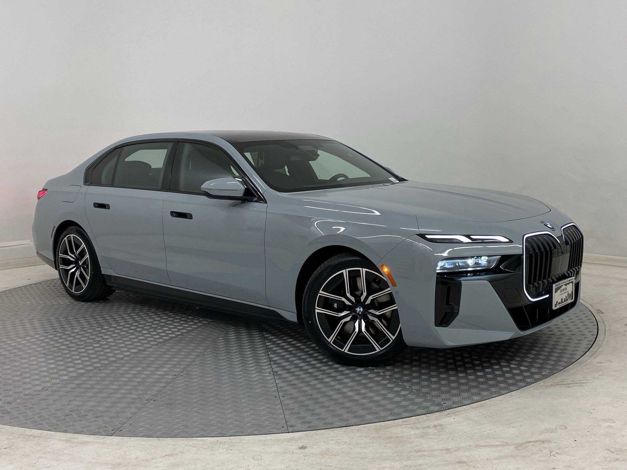 Used 2025 BMW i7 xDrive60 AWD/4WD image 6