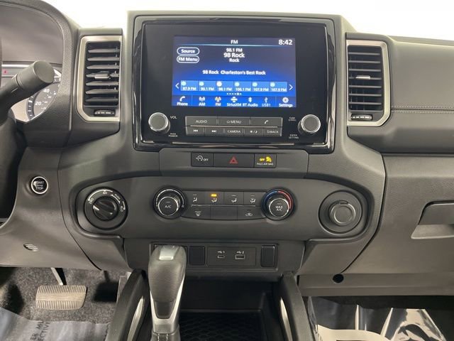 Used 2024 Nissan Frontier SV image 25