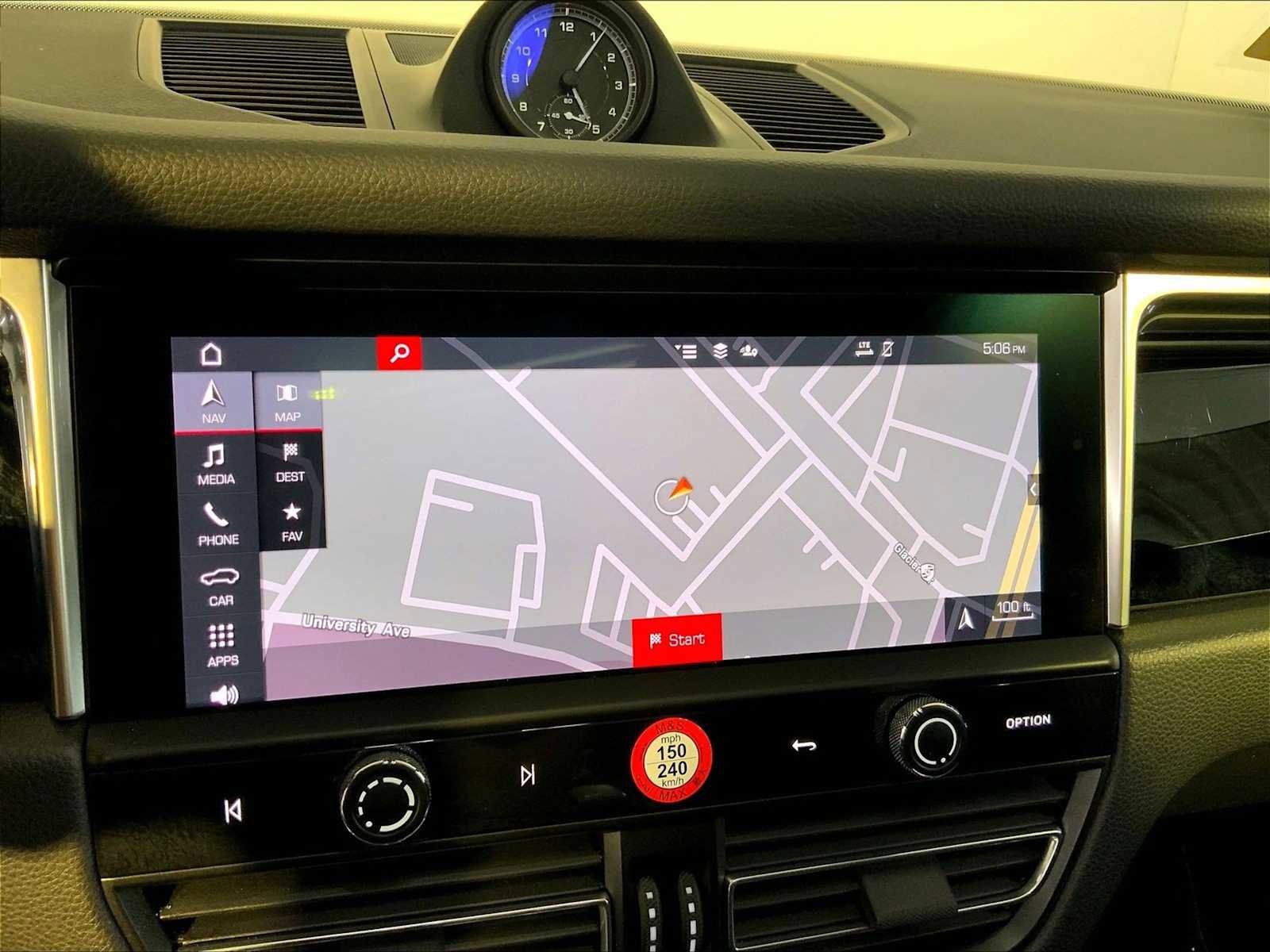 Certified 2023 Porsche Macan AWD/4WD image 37