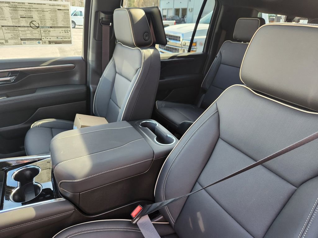 New 2026 Chevrolet Suburban Premier image 15