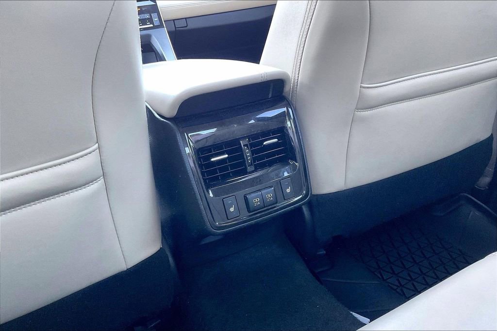 Used 2019 Toyota Avalon Limited w/ All Weather Liner Package FWD image 34