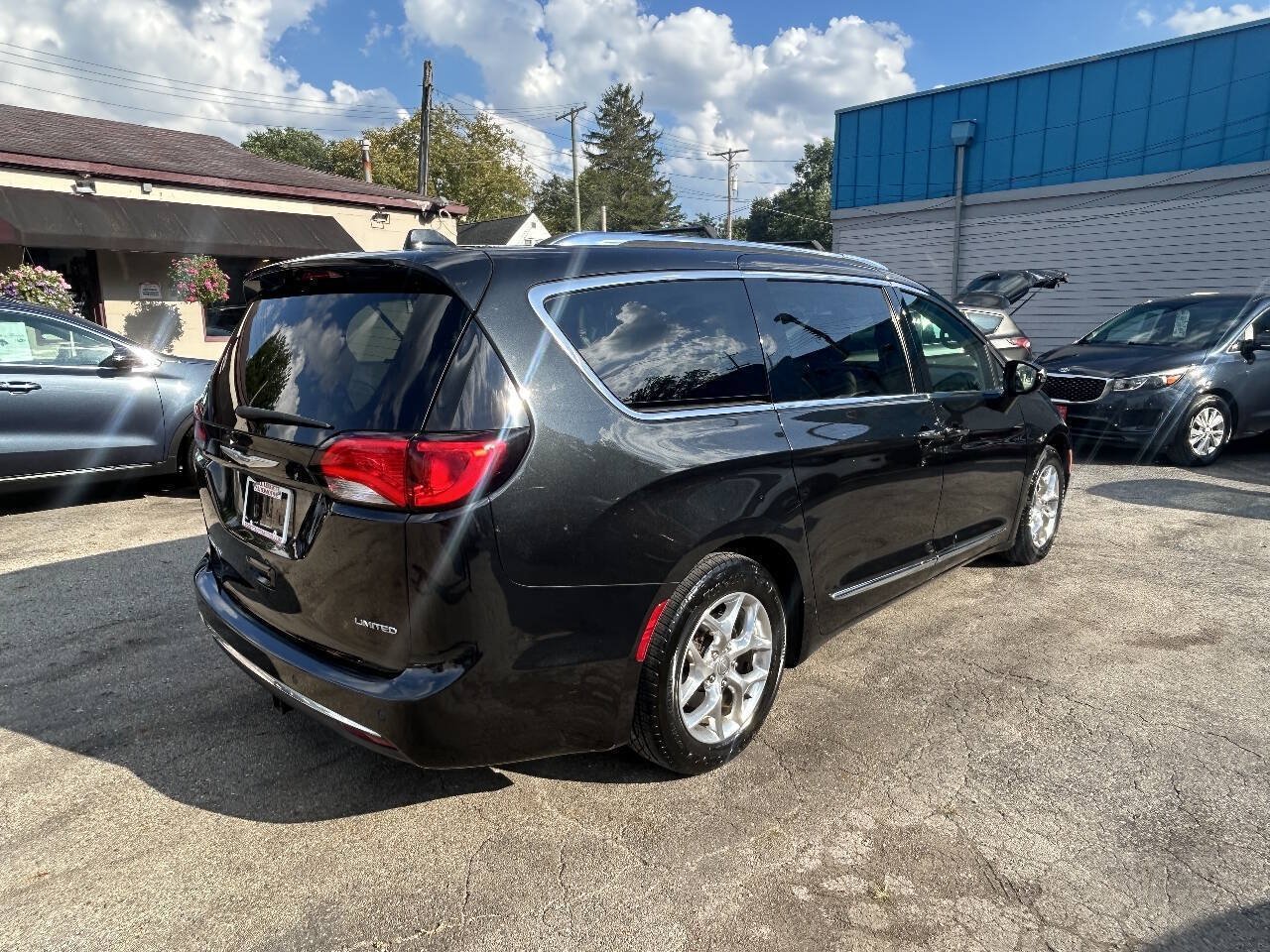 Used 2019 Chrysler Pacifica Limited FWD image 13