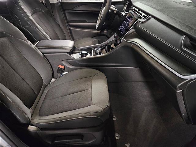 Used 2024 Jeep Grand Cherokee Laredo X RWD image 21