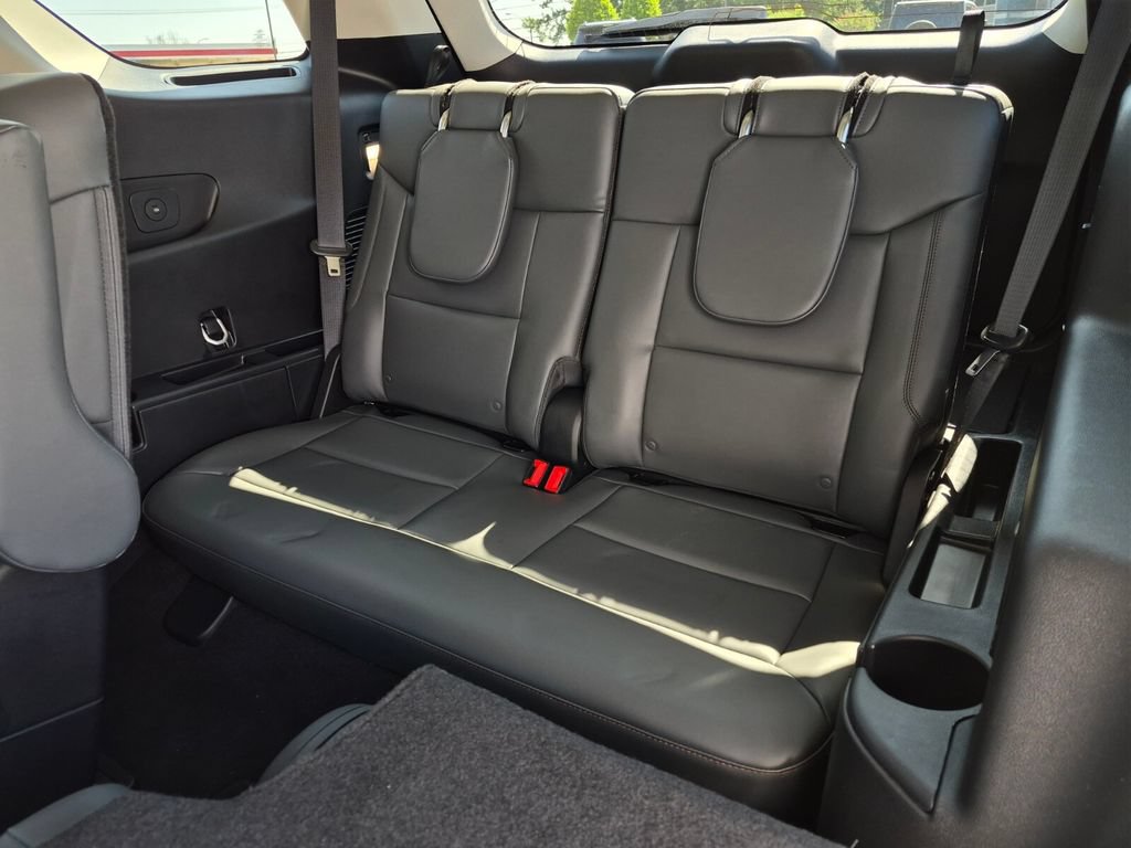 Used 2025 Ford Explorer Active w/ Active Comfort Package RWD image 35