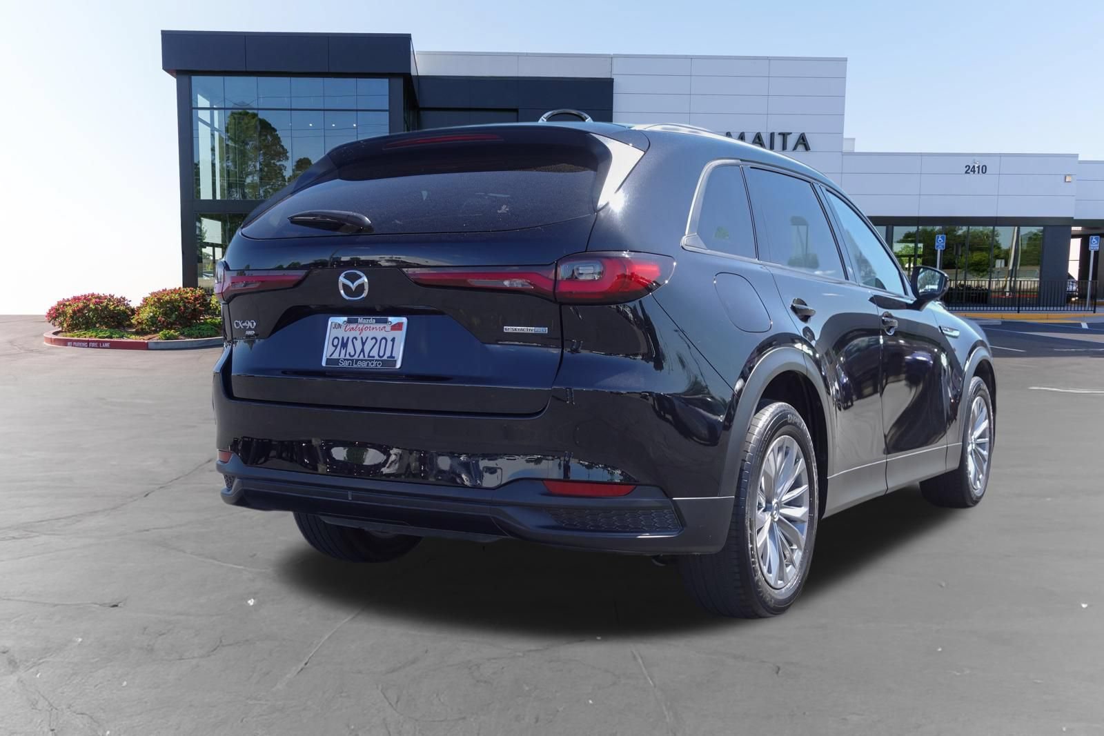 Certified 2024 MAZDA CX-90 Plug-In Hybrid w/ Preferred AWD/4WD image 4