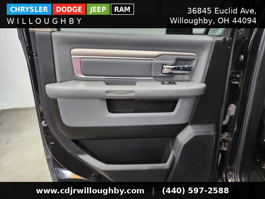 Used 2019 RAM 1500 Classic SLT w/ Black Appearance Group AWD/4WD image 27