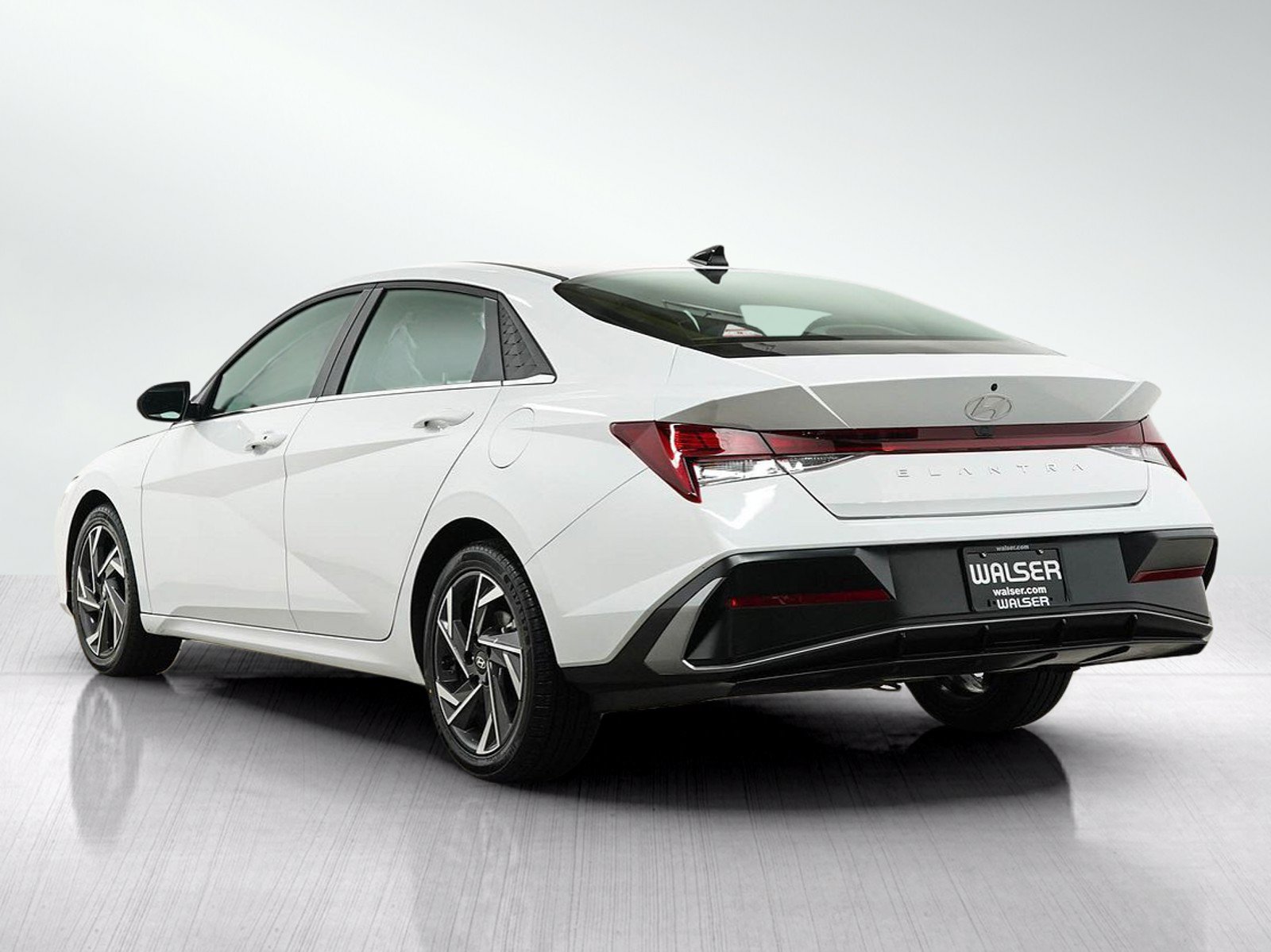 Used 2025 Hyundai Elantra SEL FWD image 3