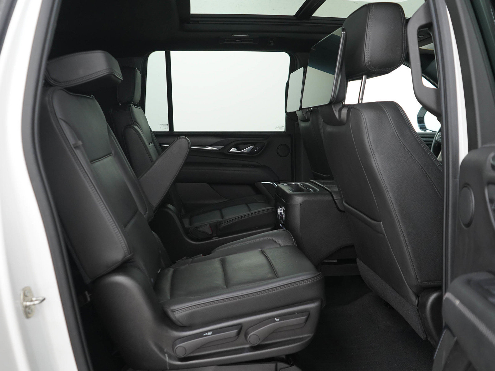 Used 2021 GMC Yukon XL Denali w/ Denali Ultimate Package AWD/4WD image 12