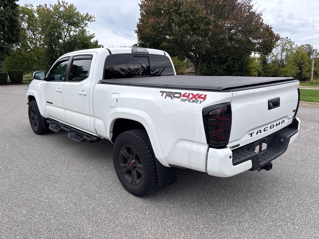 Used 2017 Toyota Tacoma TRD Sport w/ Premium & Technology Package AWD/4WD image 5