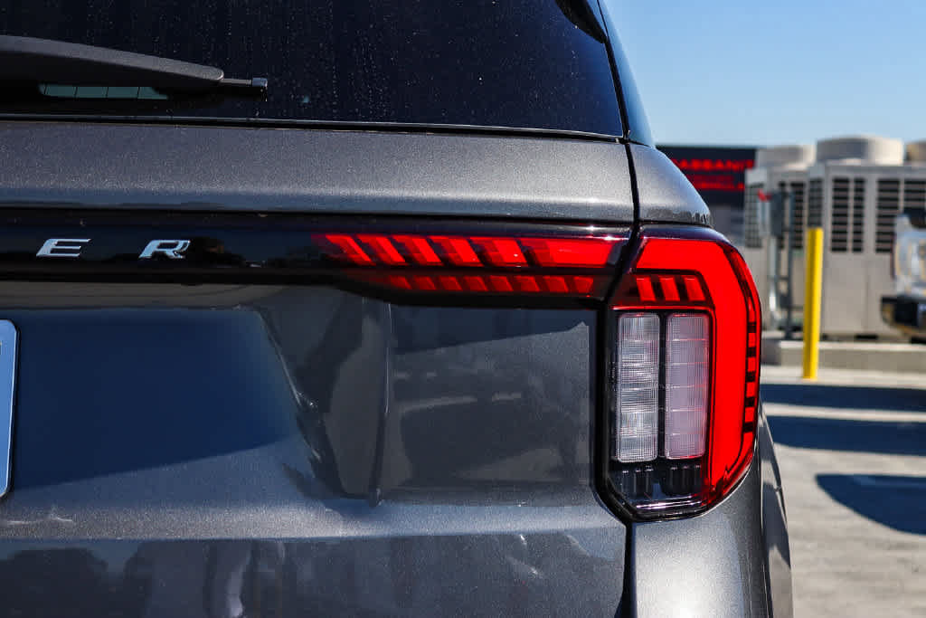 Used 2026 Ford Explorer Active w/ Active Comfort Package RWD image 9