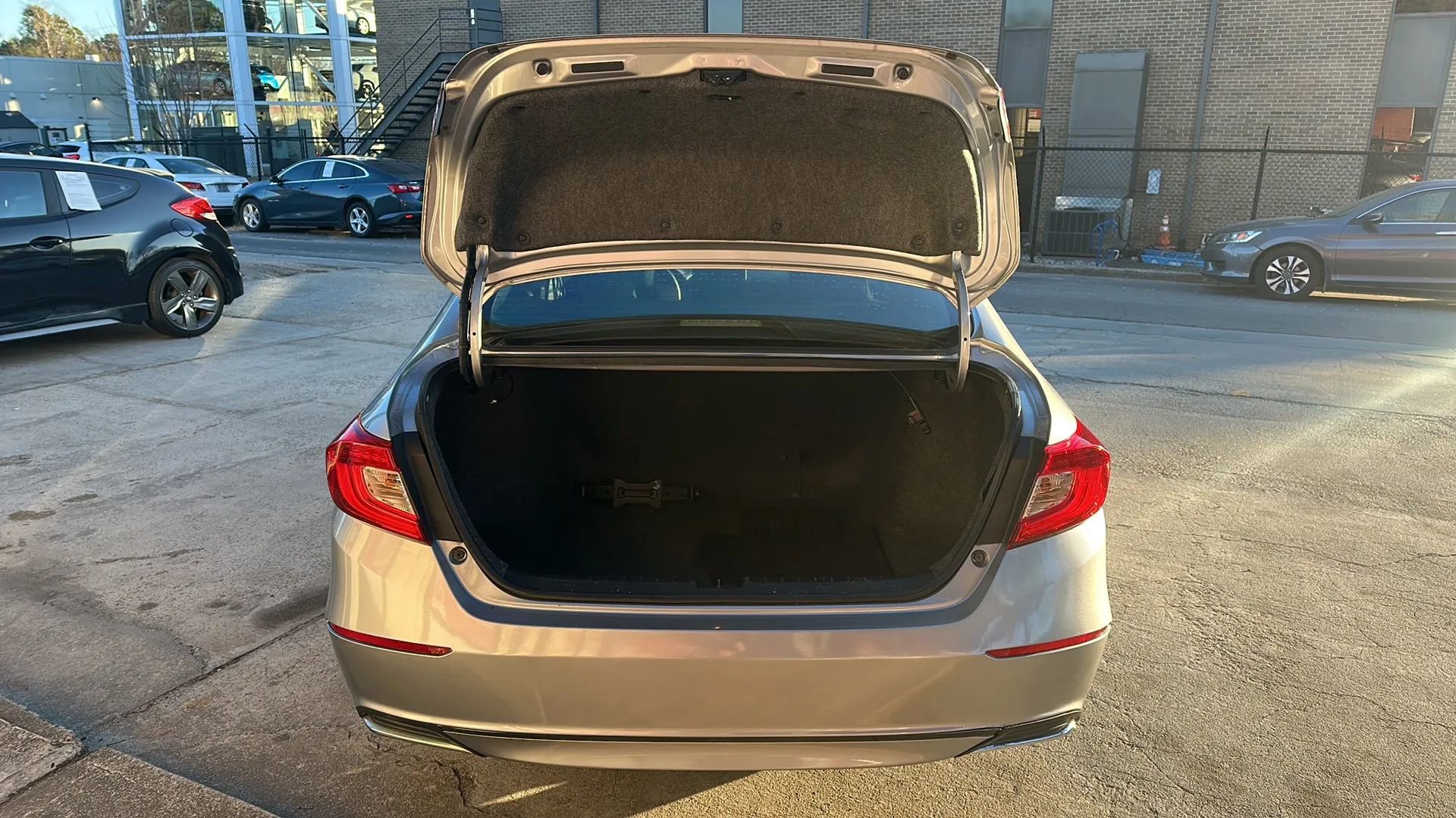 Used 2018 Honda Accord LX image 9