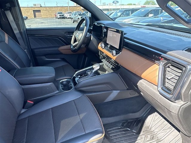 Certified 2024 GMC Canyon AT4 w/ AT4 Premium Package AWD/4WD image 29