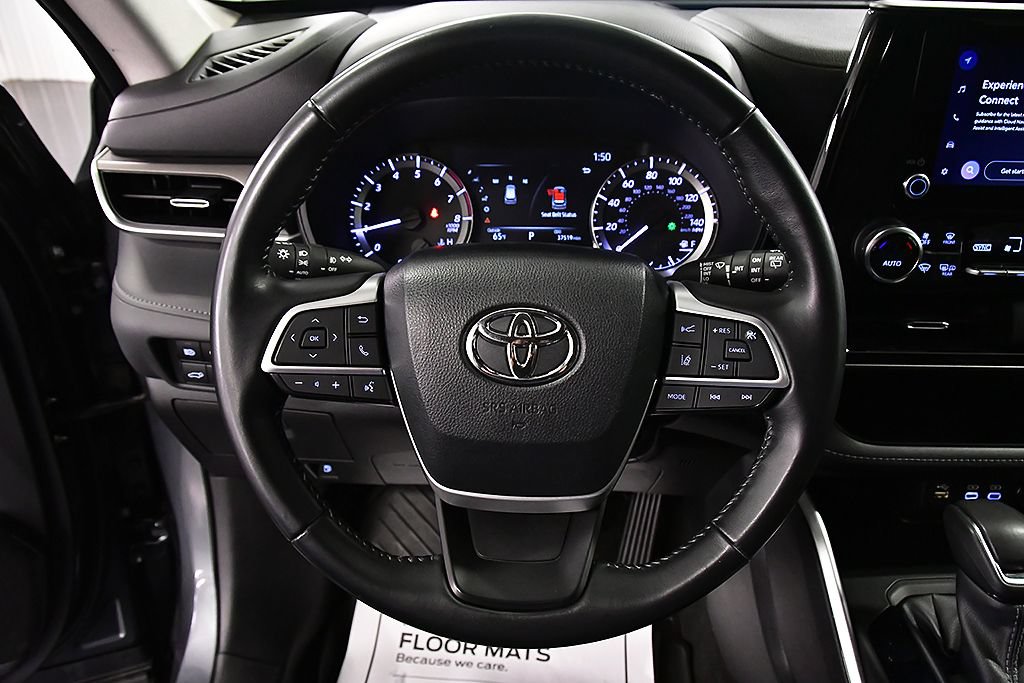 Used 2023 Toyota Highlander LE AWD/4WD image 19