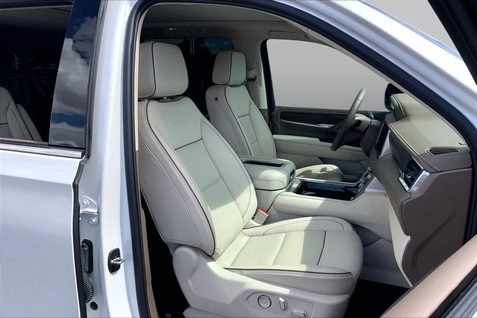 Used 2023 GMC Yukon XL Denali w/ Max Trailering Package AWD/4WD image 9