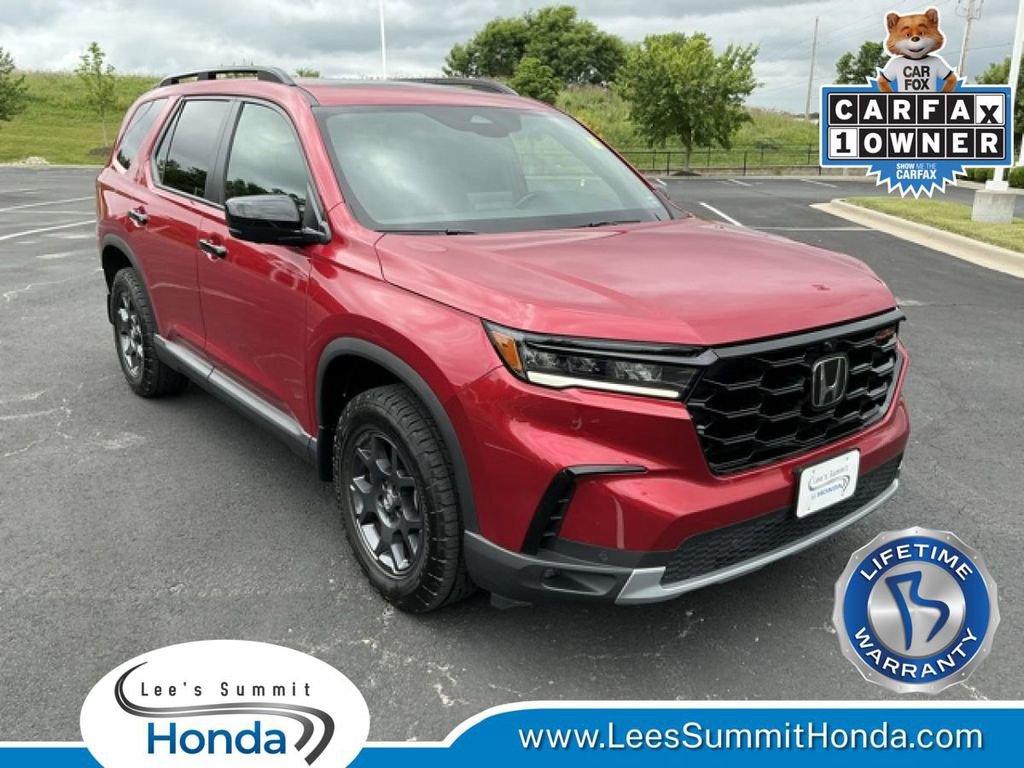 Used 2025 Honda Pilot TrailSport image 1