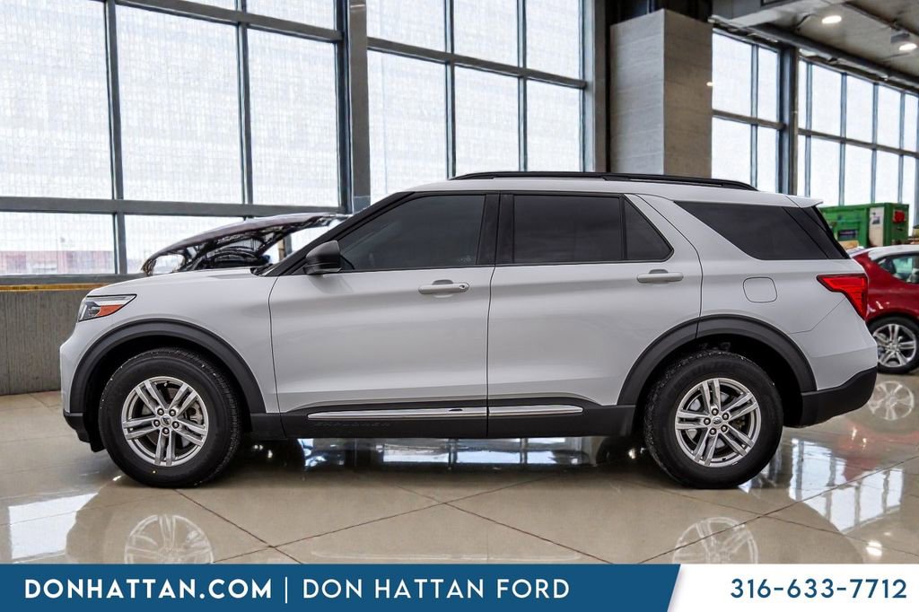 Used 2020 Ford Explorer XLT w/ Equipment Group 202A AWD/4WD image 2