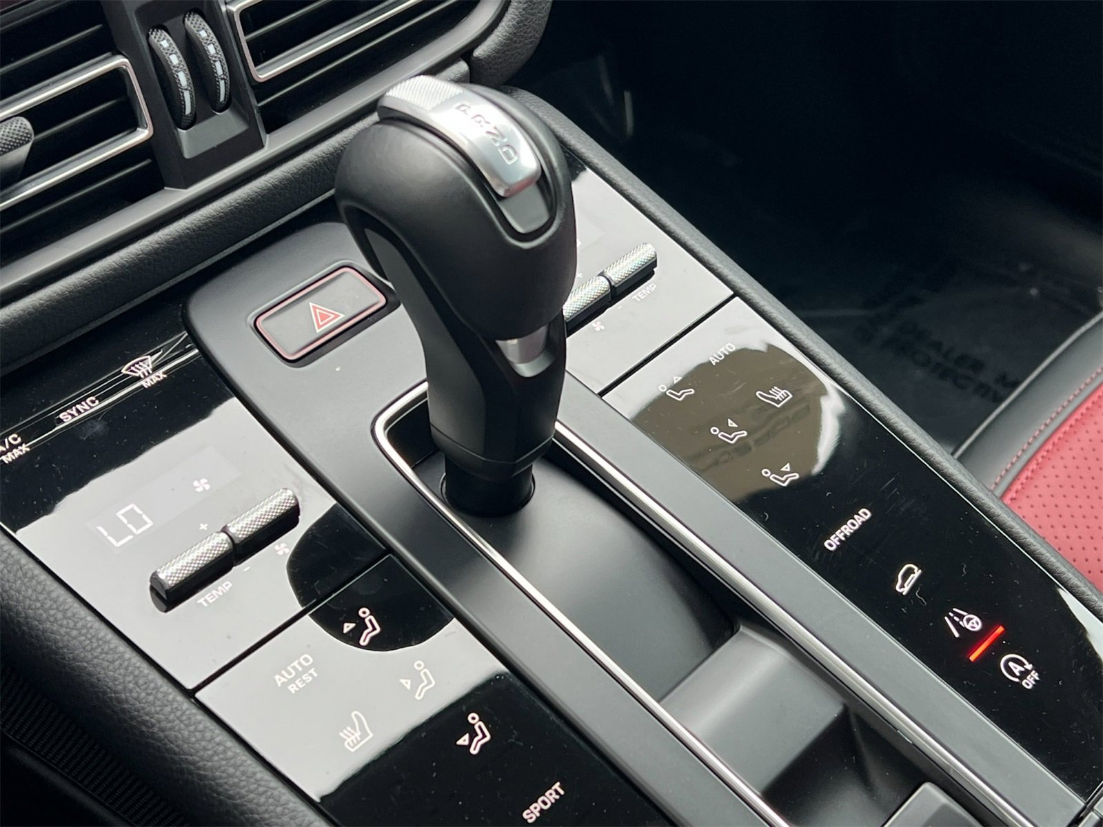 Used 2025 Porsche Macan image 25