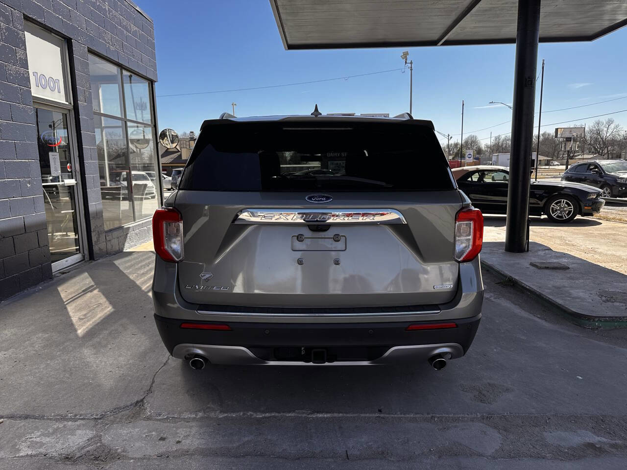 Used 2020 Ford Explorer Limited w/ Class III Trailer Tow Package image 7