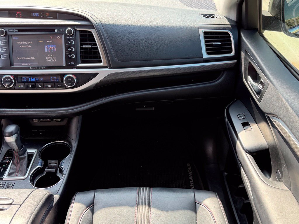 Used 2019 Toyota Highlander SE FWD image 12