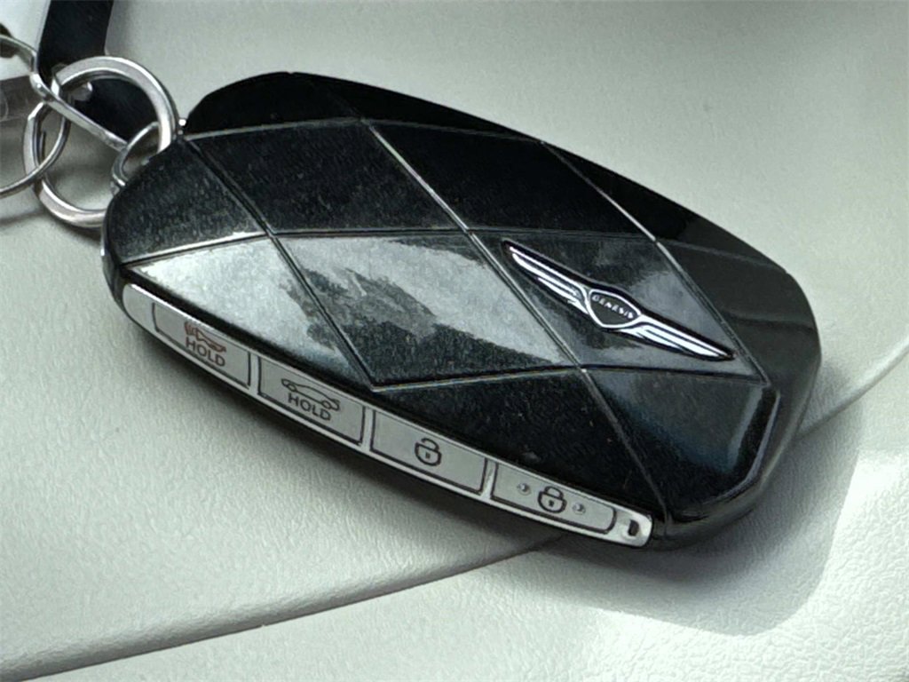 Used 2025 Genesis G70 2.5T image 31