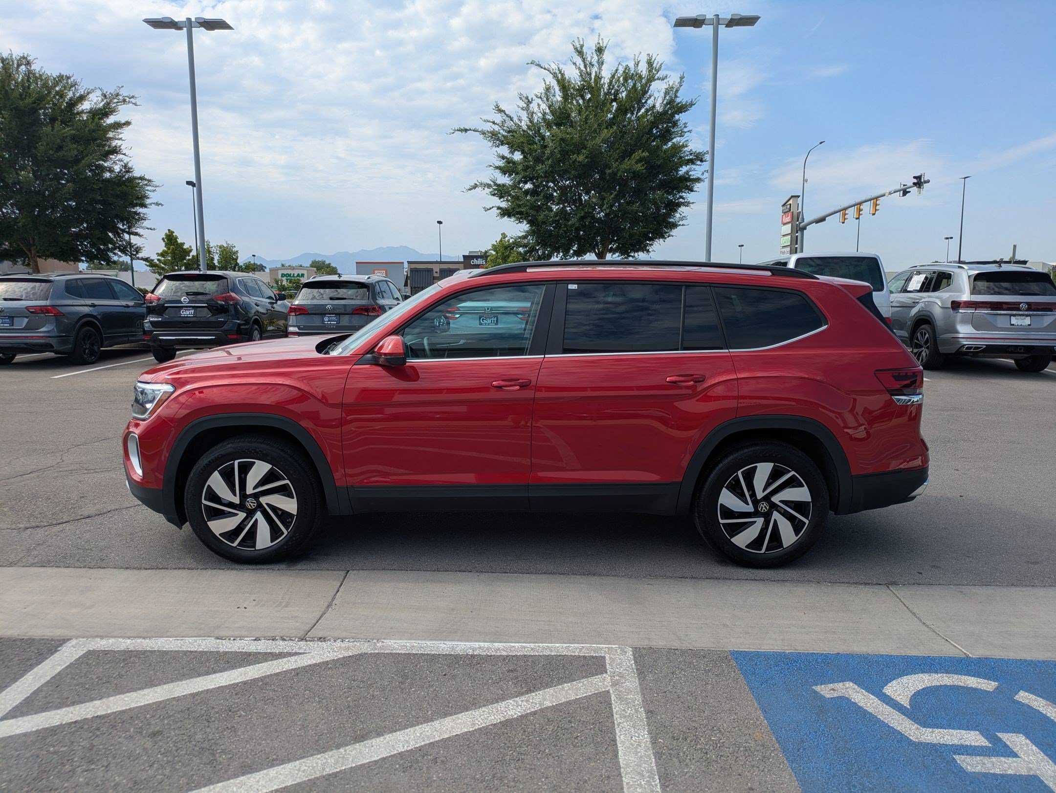 Certified 2025 Volkswagen Atlas SE AWD/4WD image 10