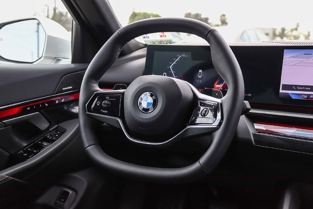 Used 2026 BMW 540i xDrive AWD/4WD image 16