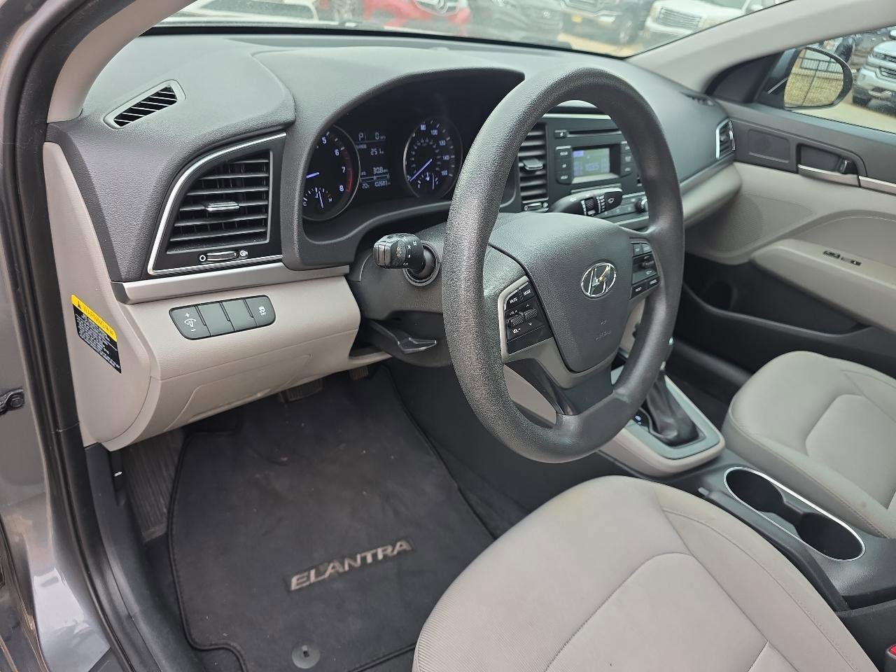 Used 2017 Hyundai Elantra SE image 10