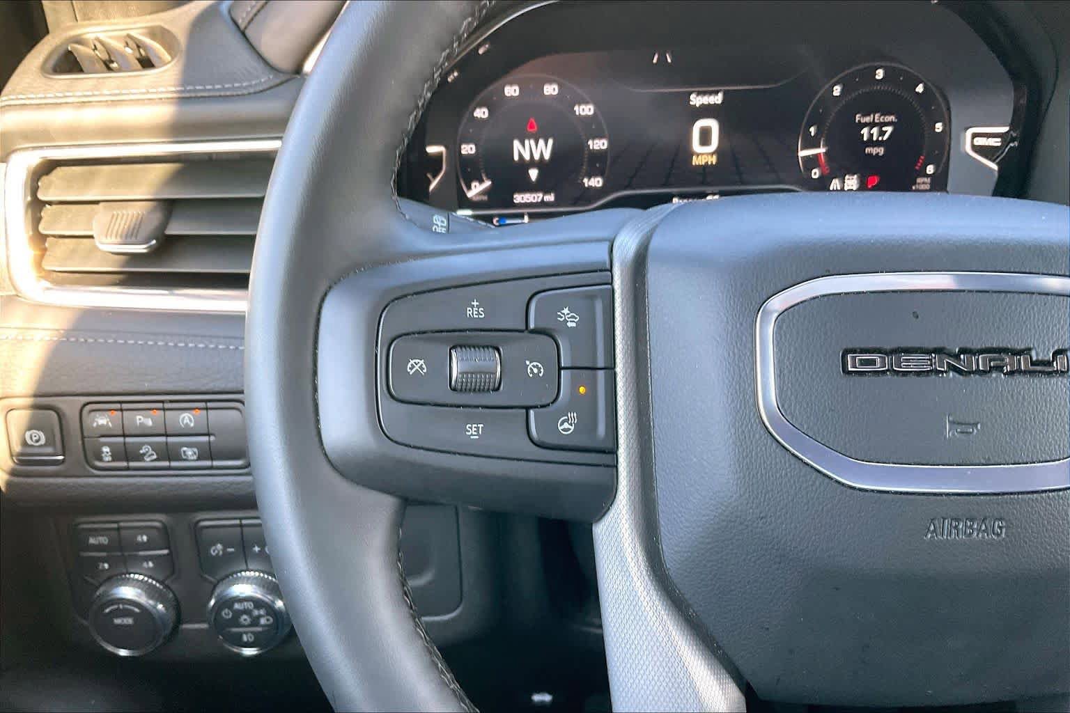 Used 2024 GMC Yukon Denali AWD/4WD image 23
