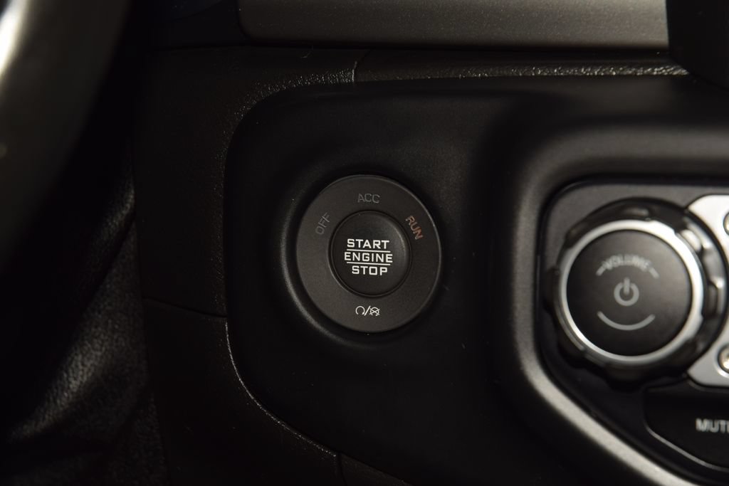 Used 2021 Jeep Wrangler Unlimited Sahara AWD/4WD image 35