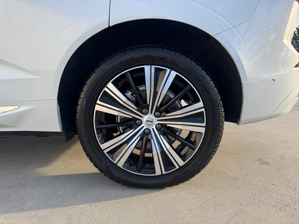 Used 2023 Volvo XC60 T8 Plus w/ Protection Package Premier image 26