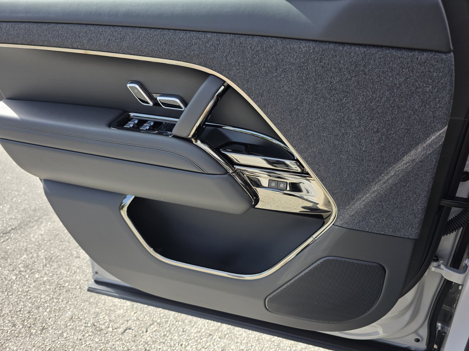 New 2026 Land Rover Range Rover Sport Dynamic SE AWD/4WD image 17