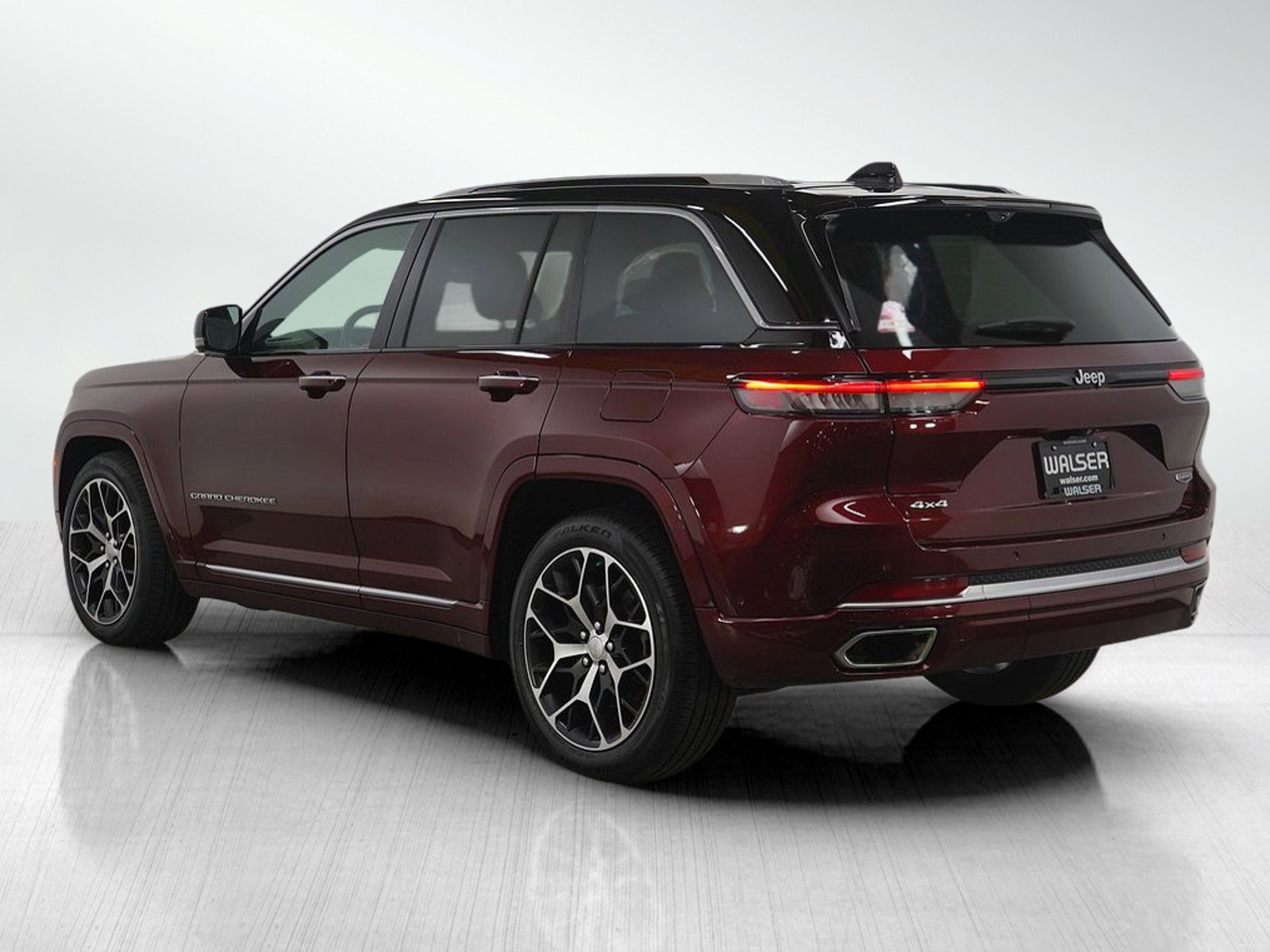 Used 2022 Jeep Grand Cherokee Summit image 3
