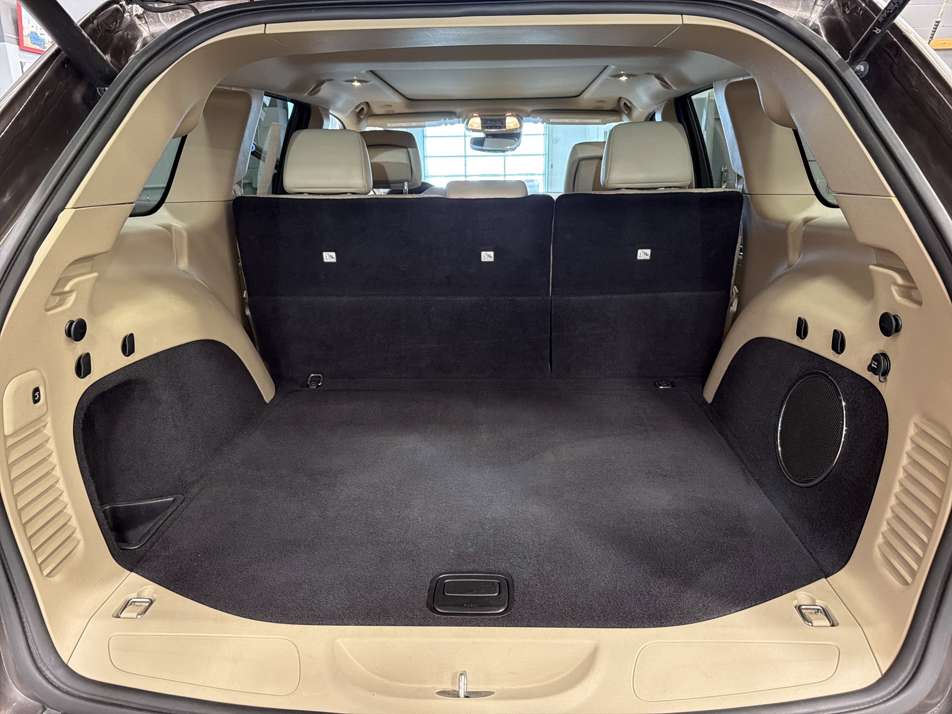 Used 2020 Jeep Grand Cherokee Limited w/ Luxury Group II image 19