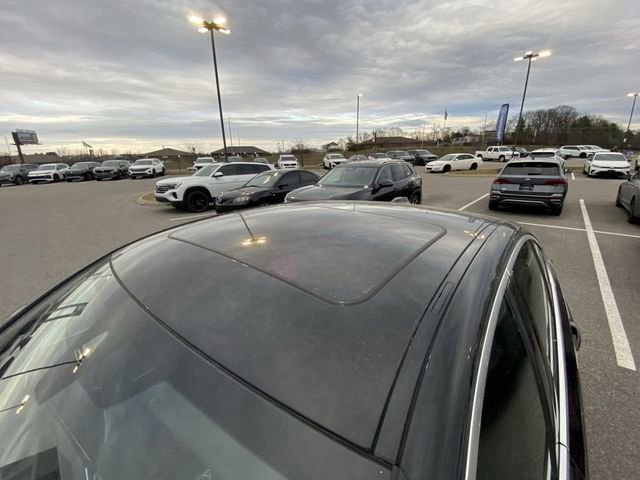 Used 2024 BMW 330e image 3