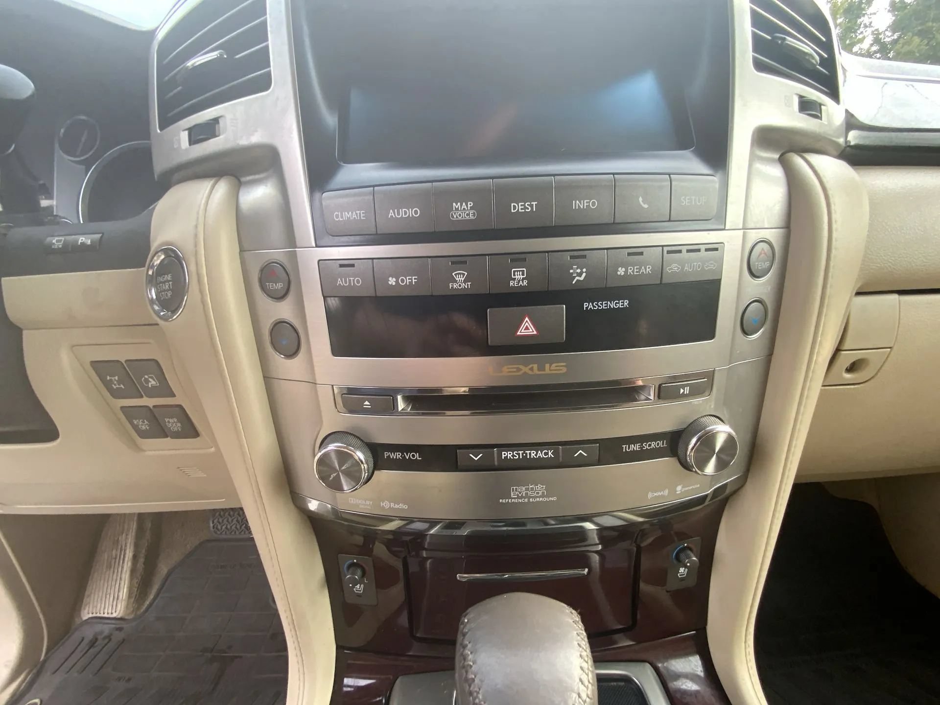 Used 2013 Lexus LX 570 4WD w/ Luxury Pkg image 17