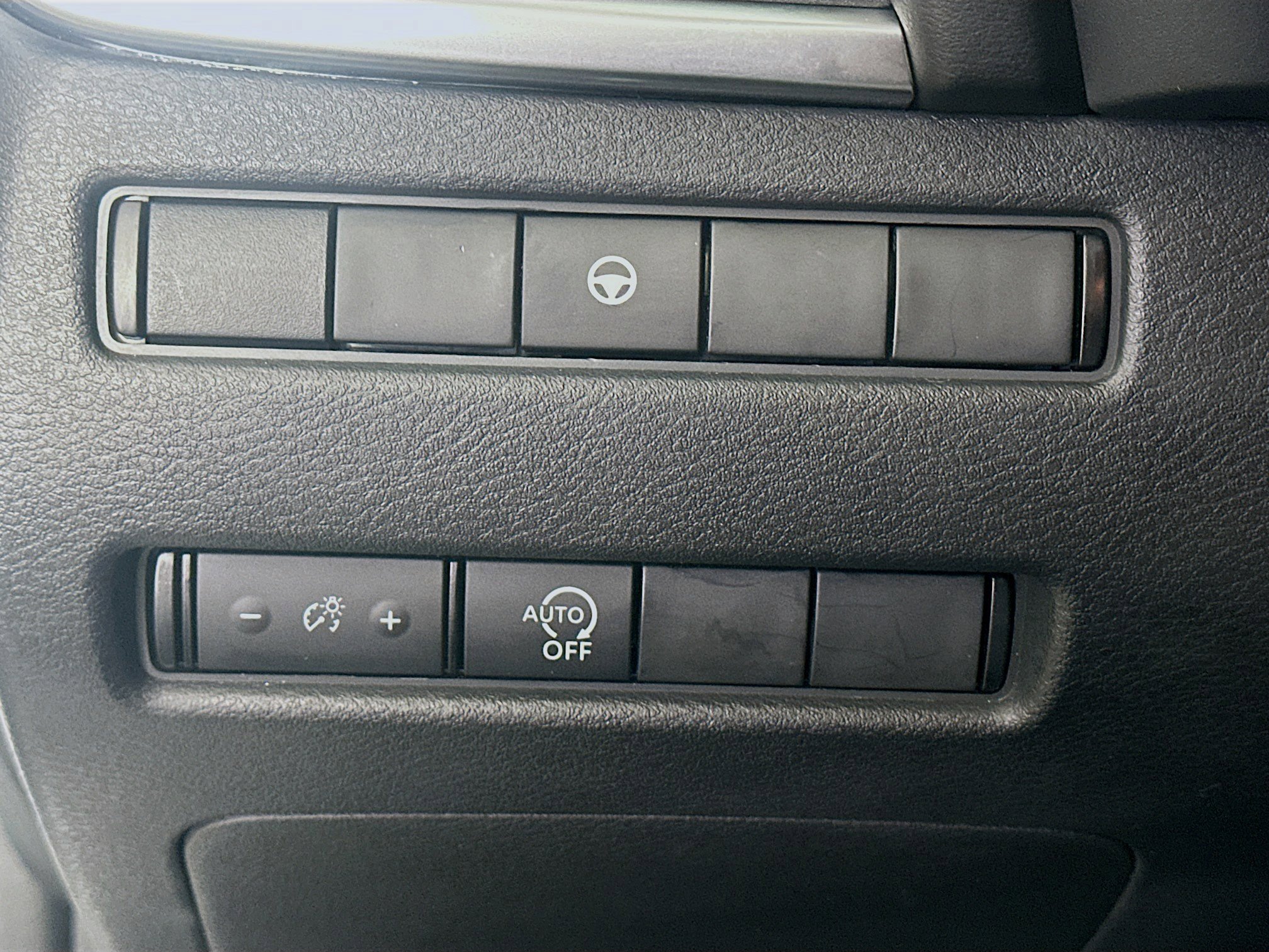 Used 2023 Nissan Rogue SV image 17