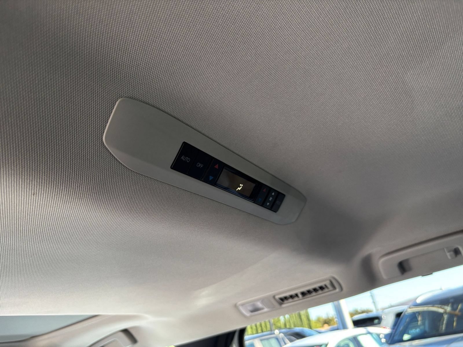 Used 2025 Toyota Sienna XLE FWD image 25