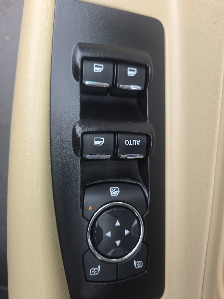 Used 2019 Ford Taurus SE FWD image 16