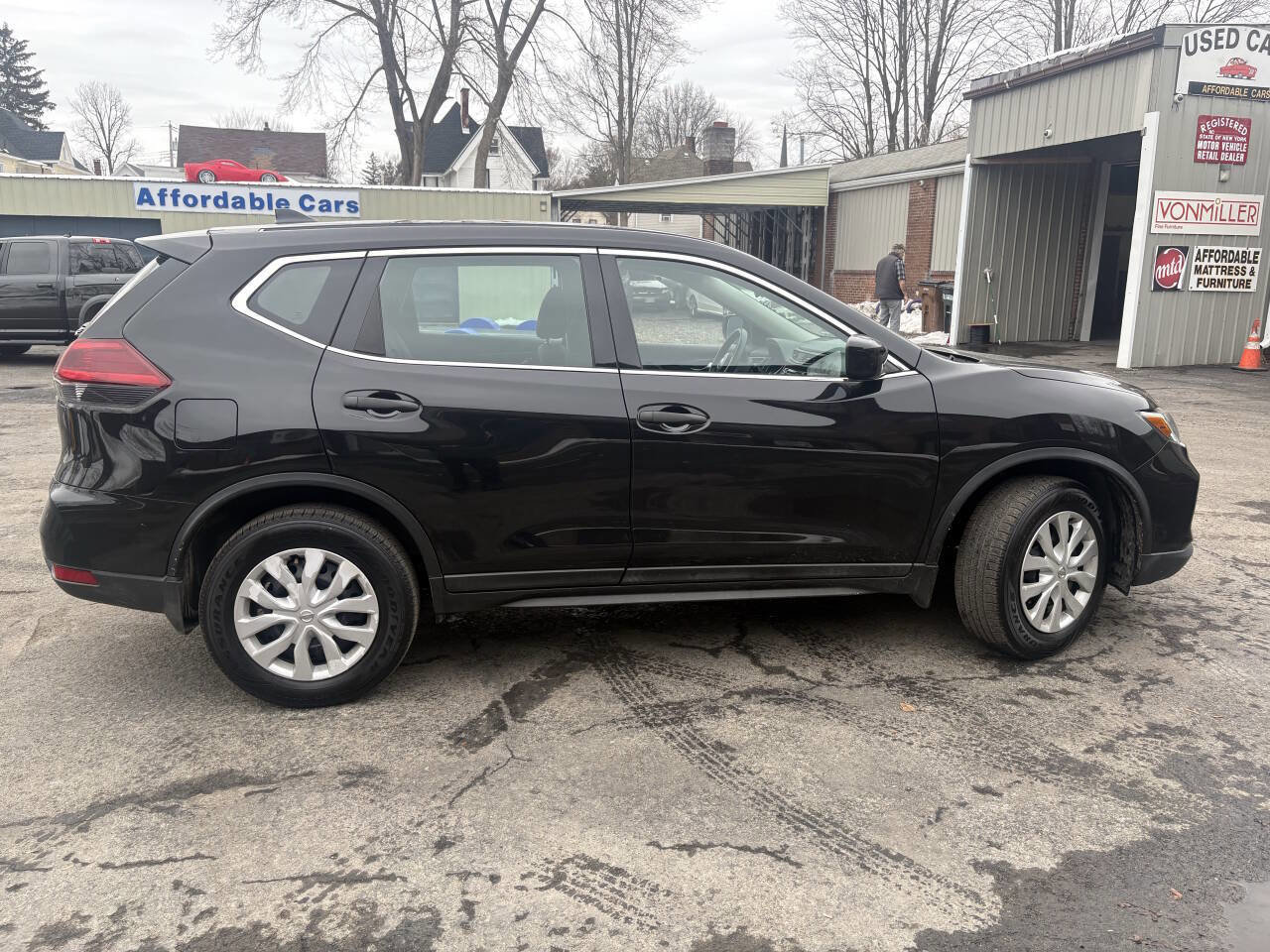 Used 2018 Nissan Rogue S image 8