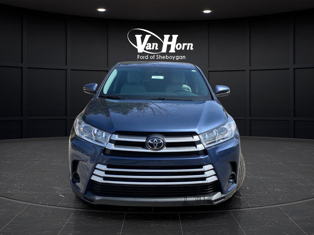 Used 2019 Toyota Highlander LE AWD/4WD image 2