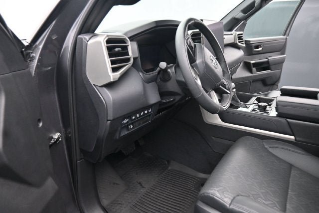 Used 2025 Toyota Tundra Limited AWD/4WD image 23