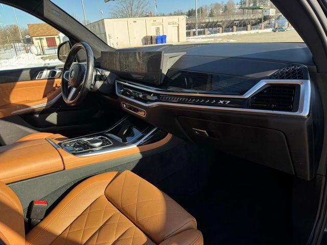 Used 2023 BMW X7 xDrive40i w/ M Sport Package AWD/4WD image 18